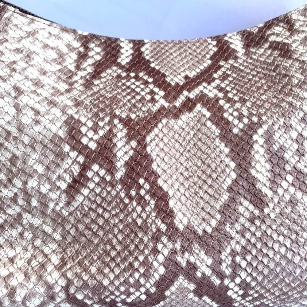 👜 Michael Kors Fulton Medium Top Zip Shoulder Bag Embossed Leather in Dark Sand - Picture 6 of 15